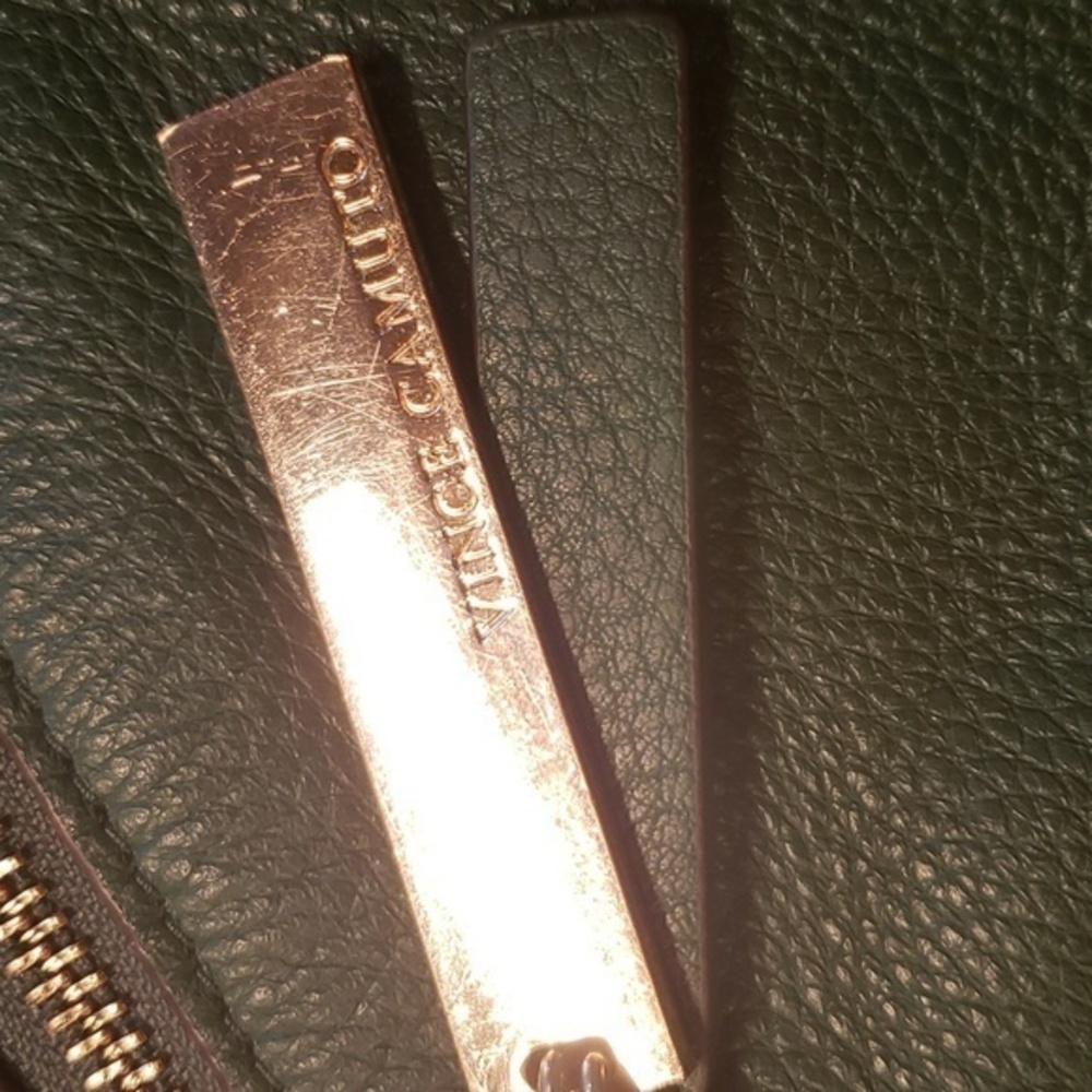 VINCE CAMUTO GREEN Leather Gold Zipper Trim Hardware‎ Purse Crossbody Strap - Picture 7 of 9